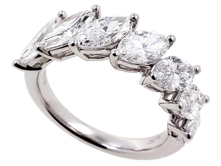 Graduated Pear‑Cut Diamond Band